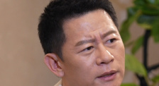 张开的腿之间